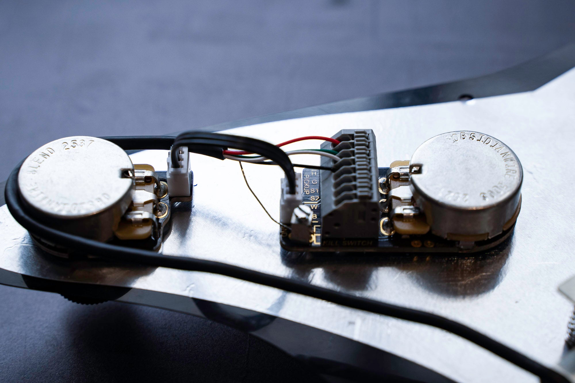 Custom Shop : Pickguard chargé HSS pour Strat®