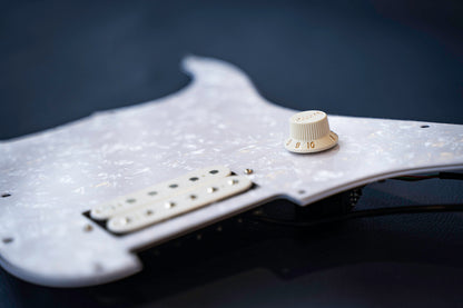 Custom Shop : Pickguard chargé HSS pour Strat®