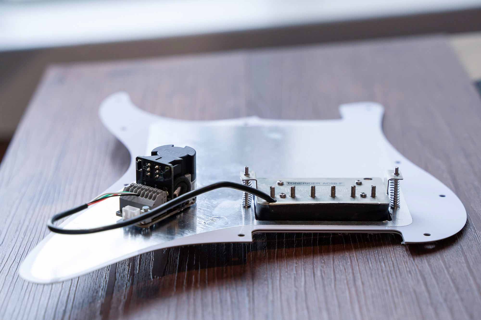 Custom Shop : Pickguard chargé HSS pour Strat®