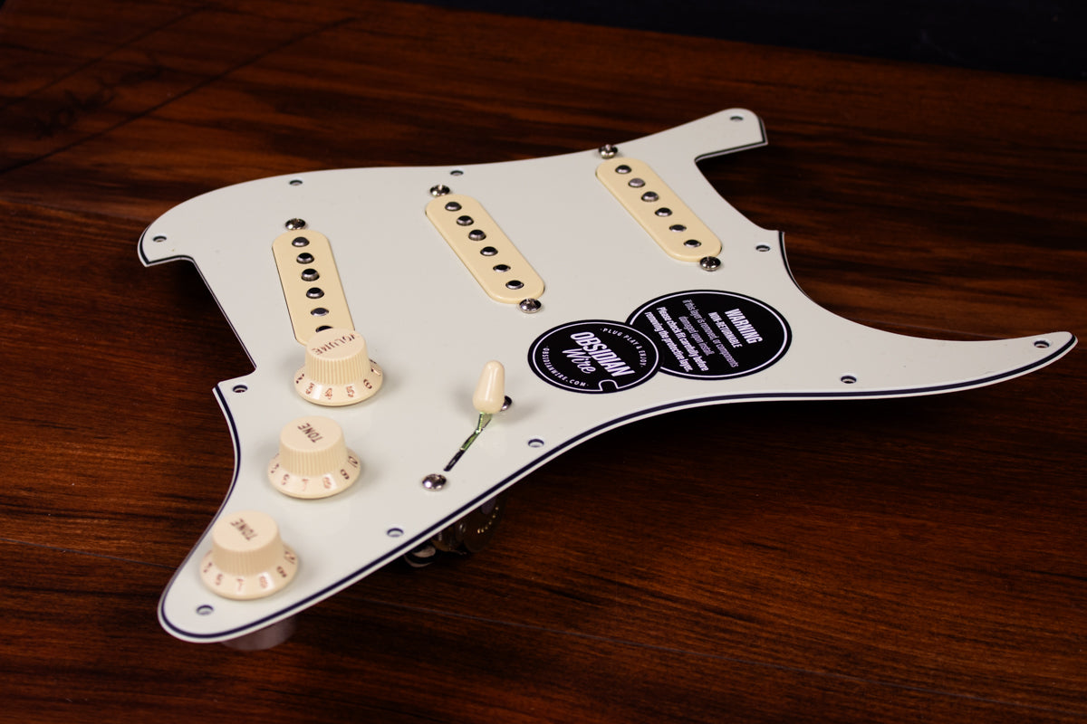 Laden Sie das Video: Installation video for an ObsidianWire custom loaded guitar pickguard for Stratocaster